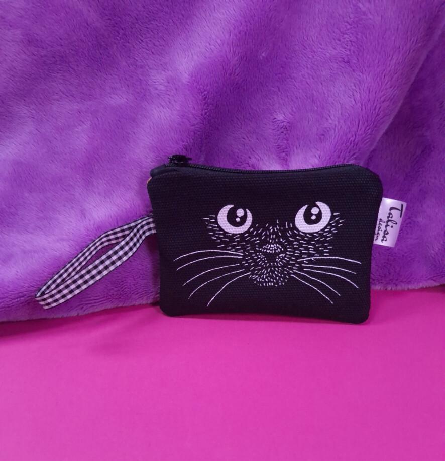 kasvotpimeässä pussukkamini