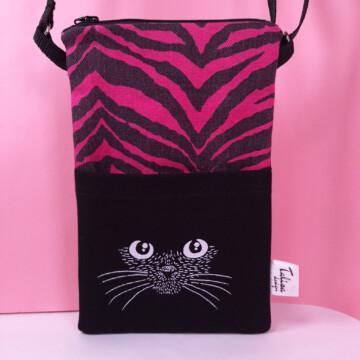 kasvotpimeässäraitakännykkälaukku1