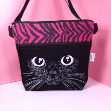 raidallinenkasvotpimeässälaukku