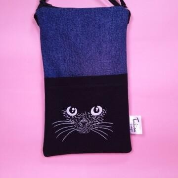 kasvotpimeässäkännykkälaukkufarkkua2