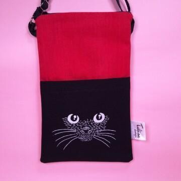 kasvotpimeässäkännykkälaukkupunaistafarkkua