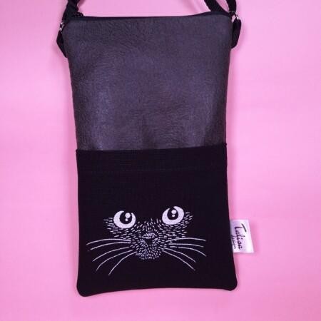 kasvotpimeässäkännykkälaukkuruskea