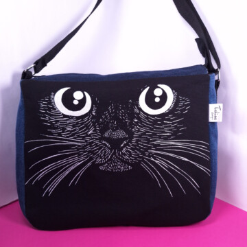 suuriolkalaukkukasvotpimeässä