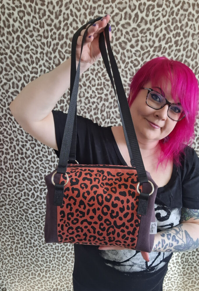 oranssipantterilaukku