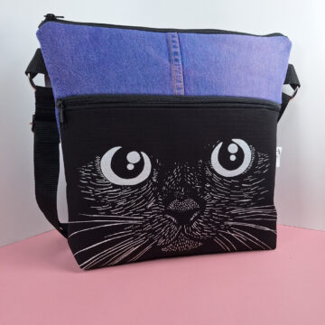 kasvotpimeässävaalealilafarkkulaukku